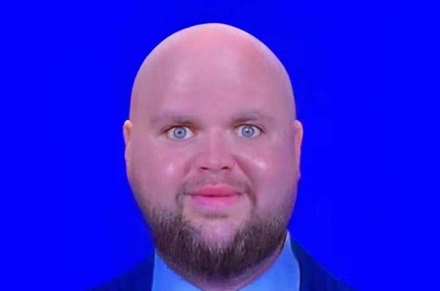 男遊客聲稱手機存萬斯光頭醜照 遭美國拒絕入境