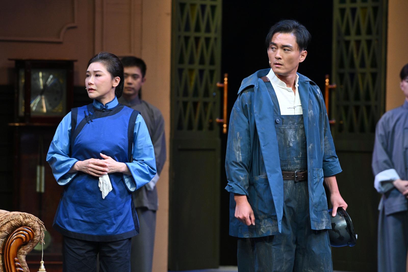 關寶慧與張慧儀、黎燕珊老友鬼鬼專誠捧場。