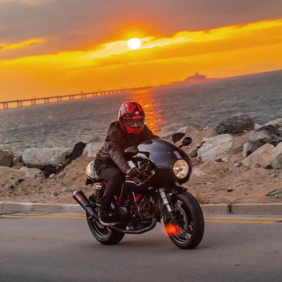 Matthew還十分喜歡揸電單車。