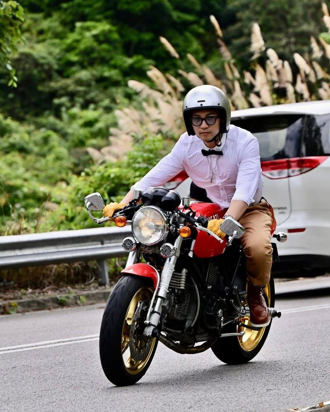 Matthew還十分喜歡揸電單車。