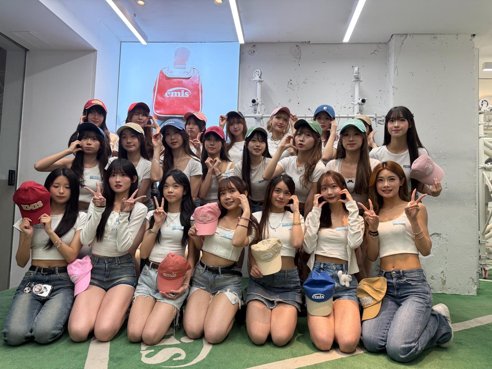 「Idol Girls偶像女生」一期22位練習生,昨日一起出席活動,與fans近距離接觸。