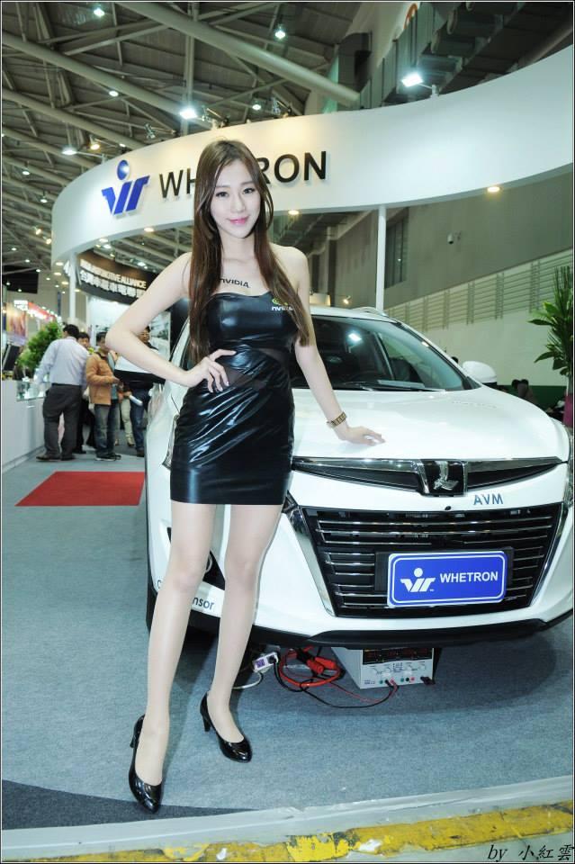 有「車模界林志玲」之稱號的台灣網紅兼模特兒「泡泡」蔡語芯前往台北美容名醫開設的診所,接受俗稱「牛奶針」的靜脈注射麻醉治療後昏迷。其家屬19天後決定拔喉。(網上圖片)