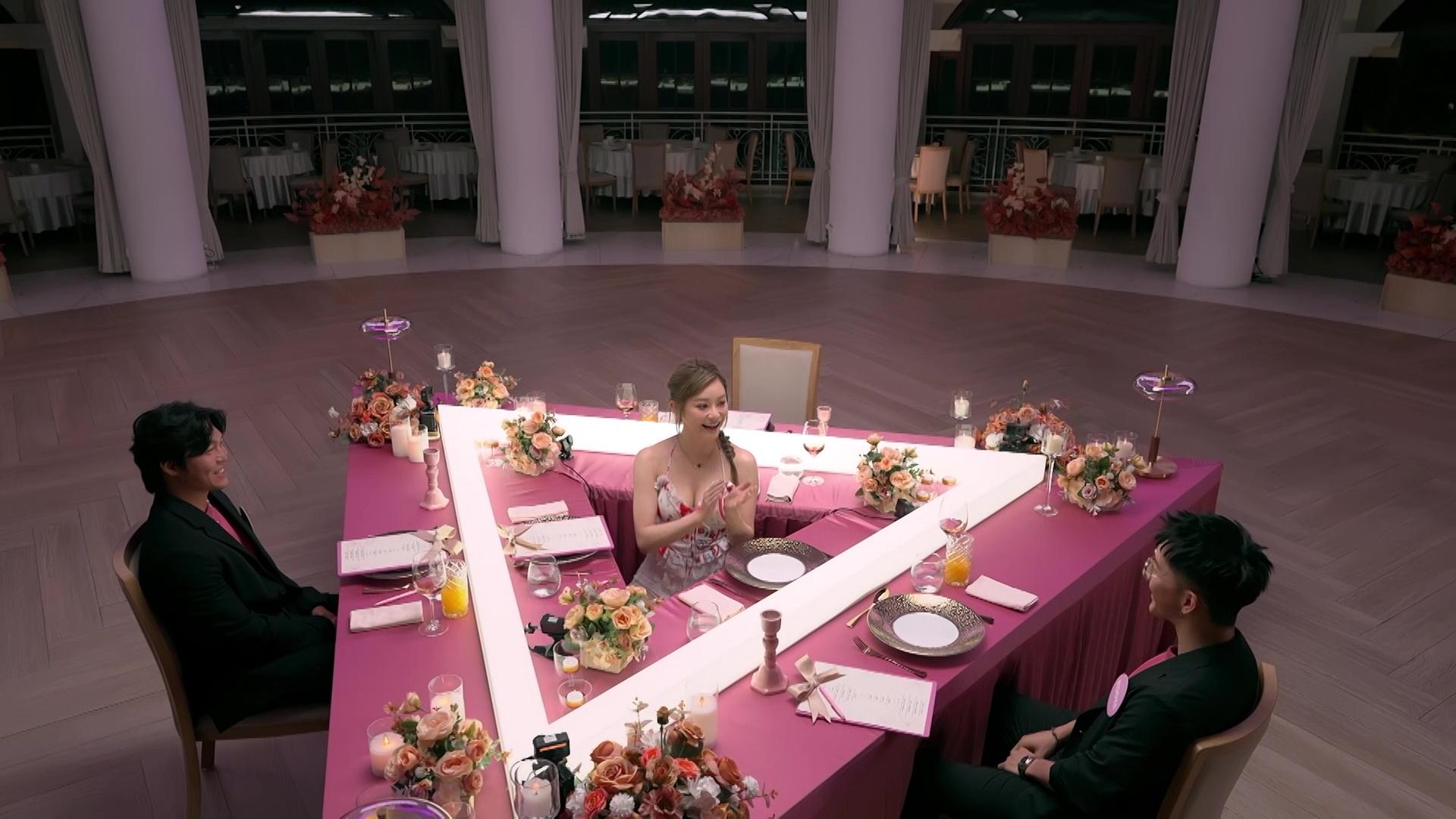 葉蒨文「三角枱約會」曝光,面對兩位求愛的港隊成員。