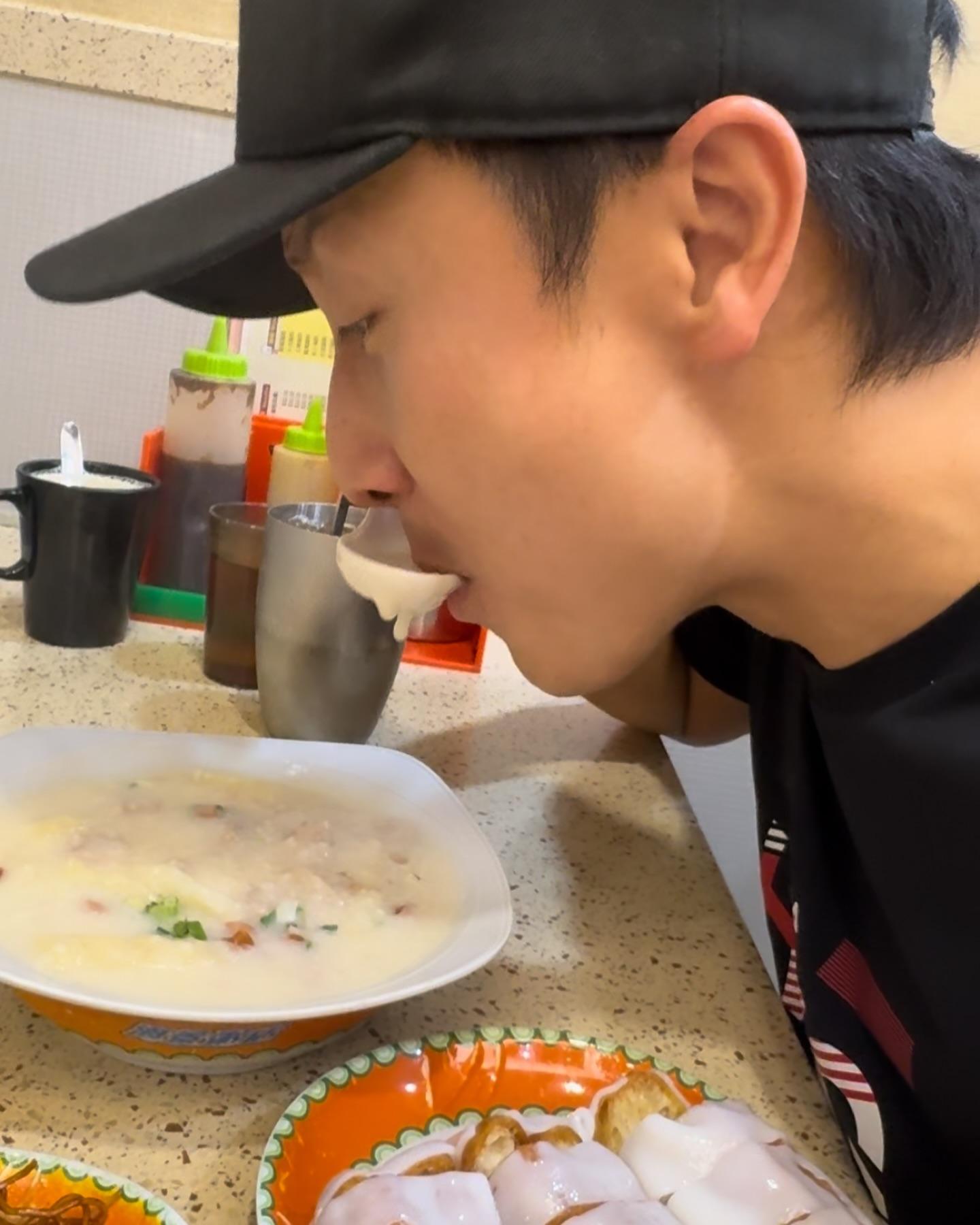 方力申巴黎奧運返港後即到店食粥。(Alex Fong 方力申)