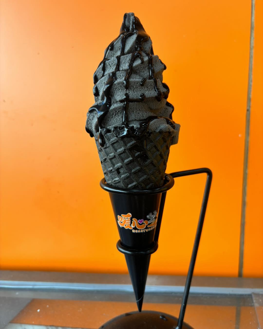 特濃黑芝麻軟雪糕$28(相片來源:Heartwarming 暖心芝作Facebook)