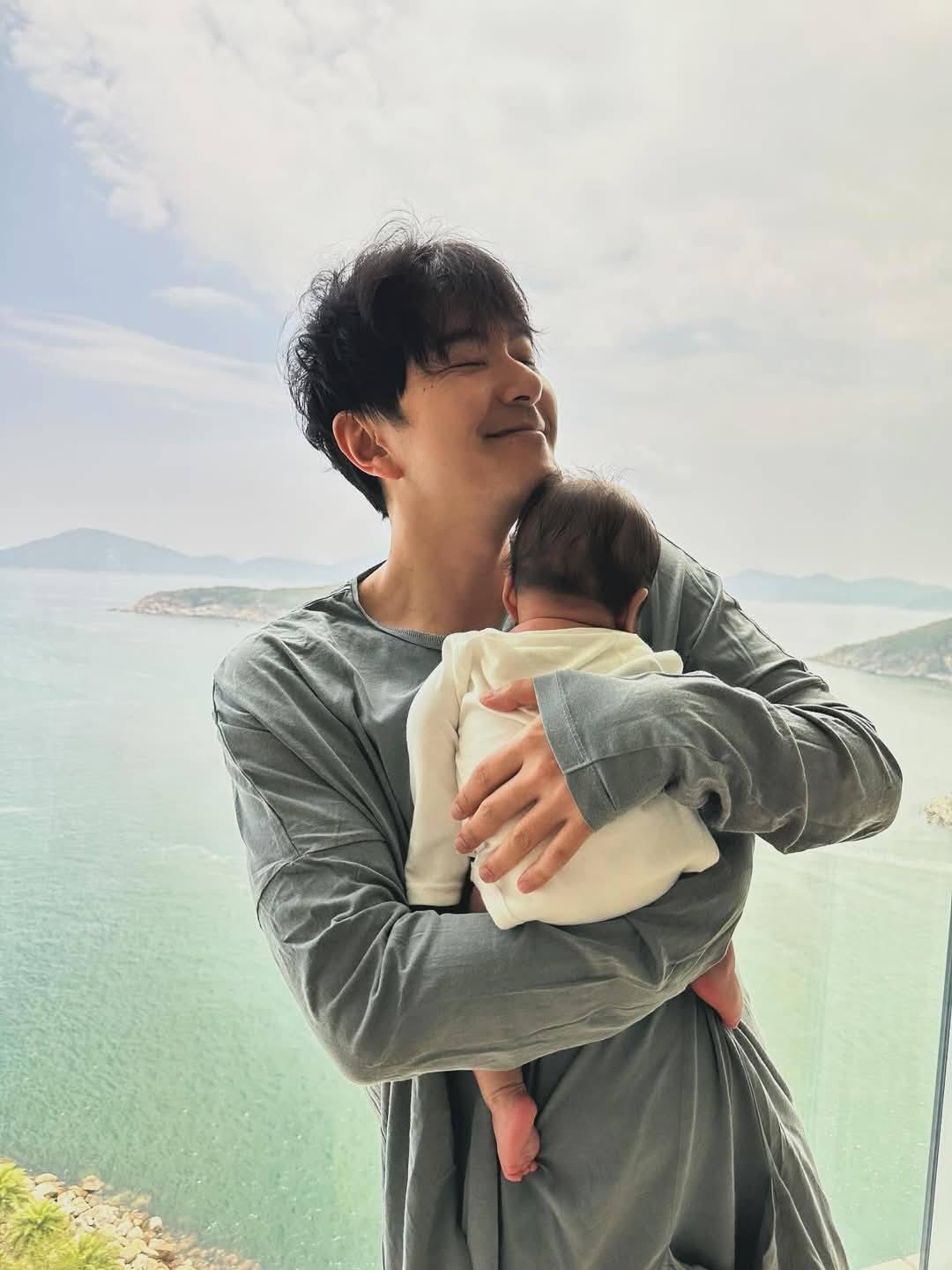 蕭正楠黃翠如有仔萬事足,工作以外就是照顧兒子。