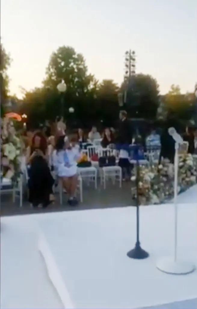 英男迪士尼搞婚禮 烏克蘭新娘僅9歲震驚百名賓客