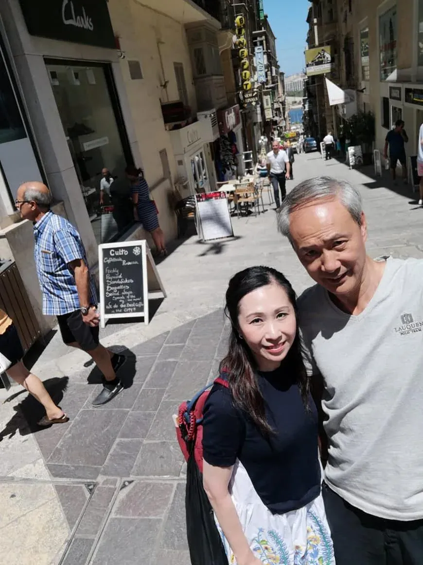 陳榮峻坦言自己快將70歲,自己現時享受半退休生活,愛跟太太吳香倫周圍去。