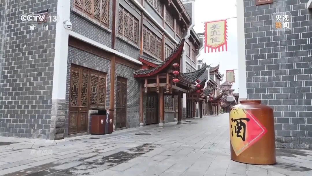 湖南張家界市的大庸古城佔地240畝。(《央視新聞》)