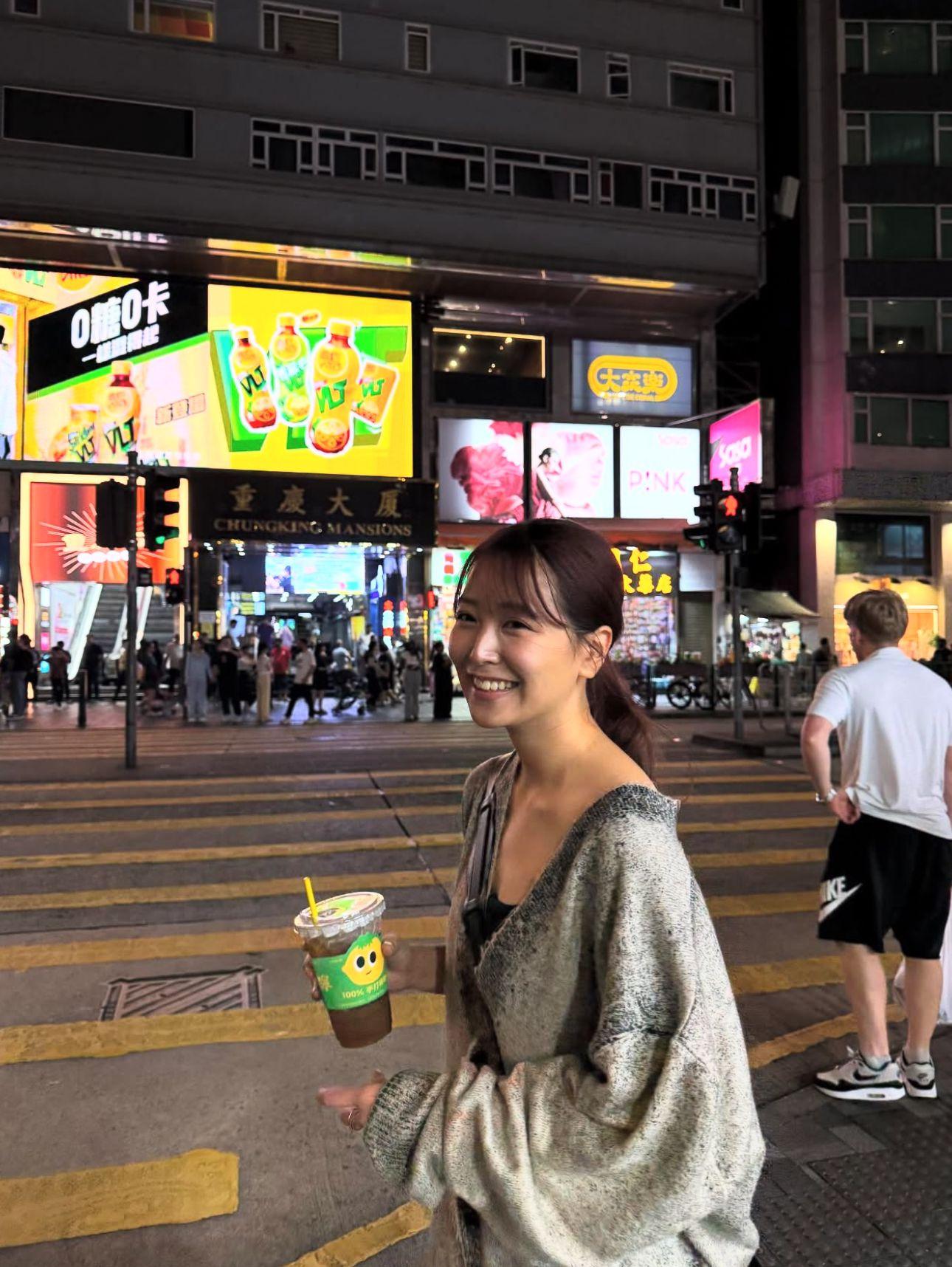 白間美瑠走訪重慶大廈。