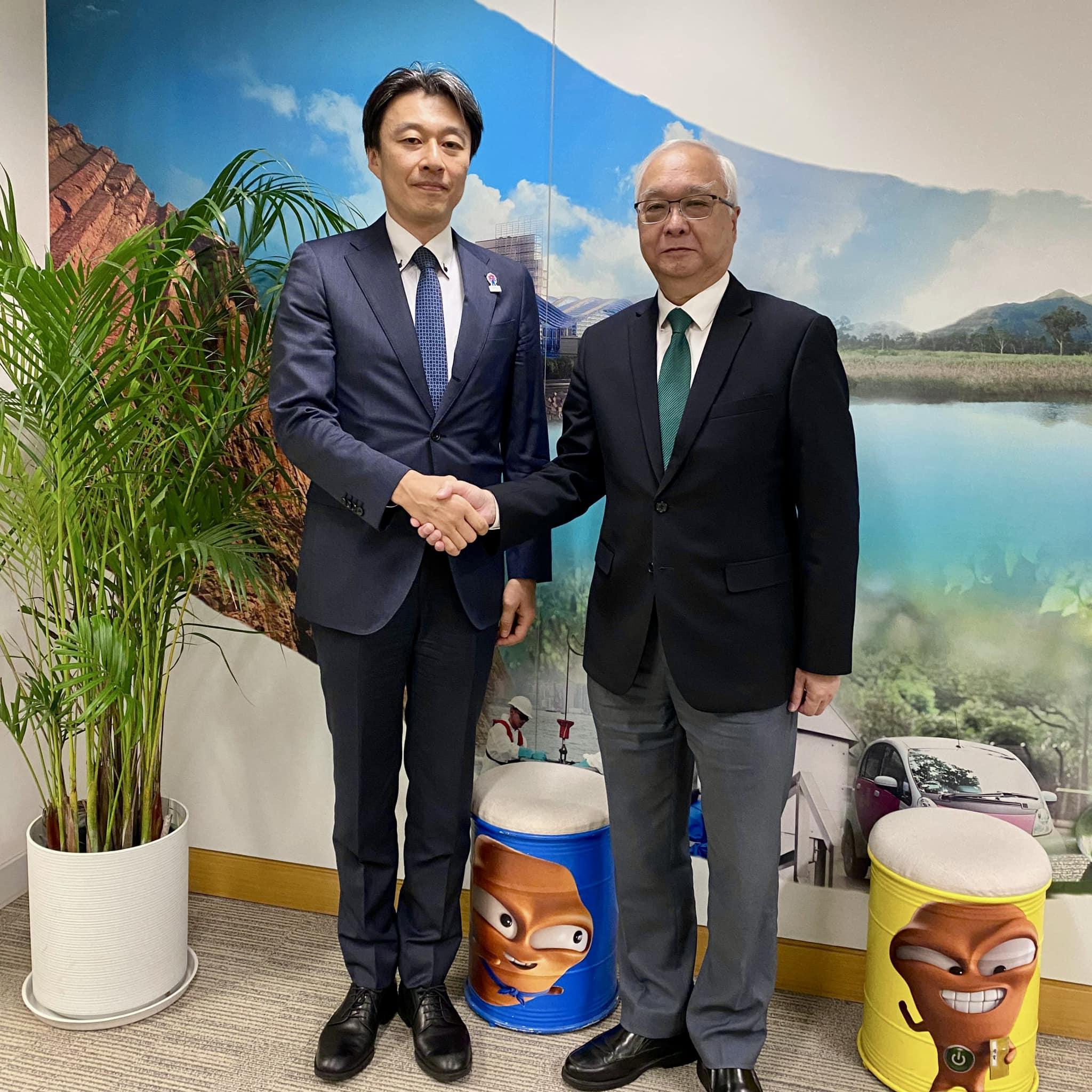 環境及生態局長謝展寰本月初曾與日本駐港總領事三浦潤討論水產禁令事宜。