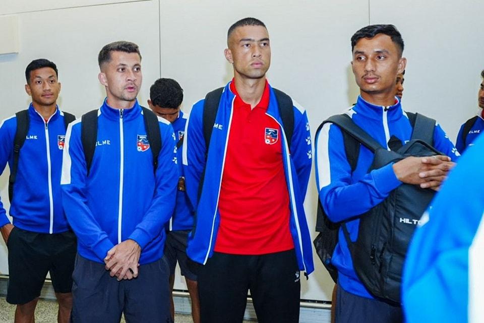 尼泊爾足球隊日前抵達香港機場,準備星期四對香港足球隊。(尼泊爾足球隊FB)