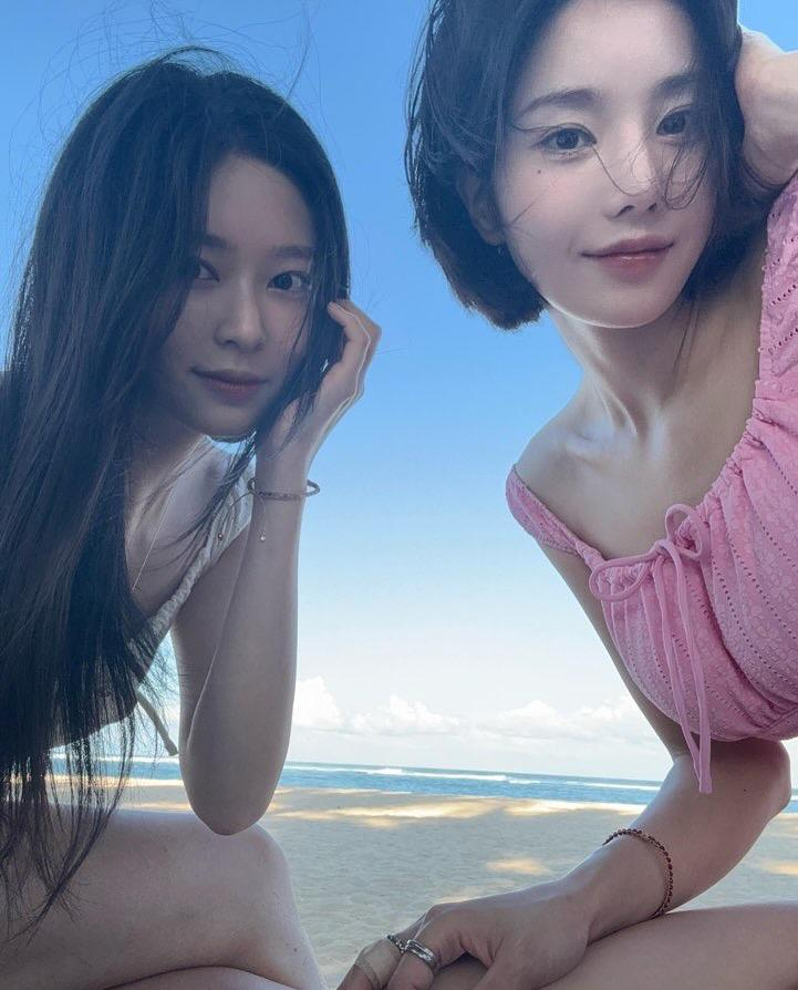 權恩妃上載與金玟周的合照,展示團魂。