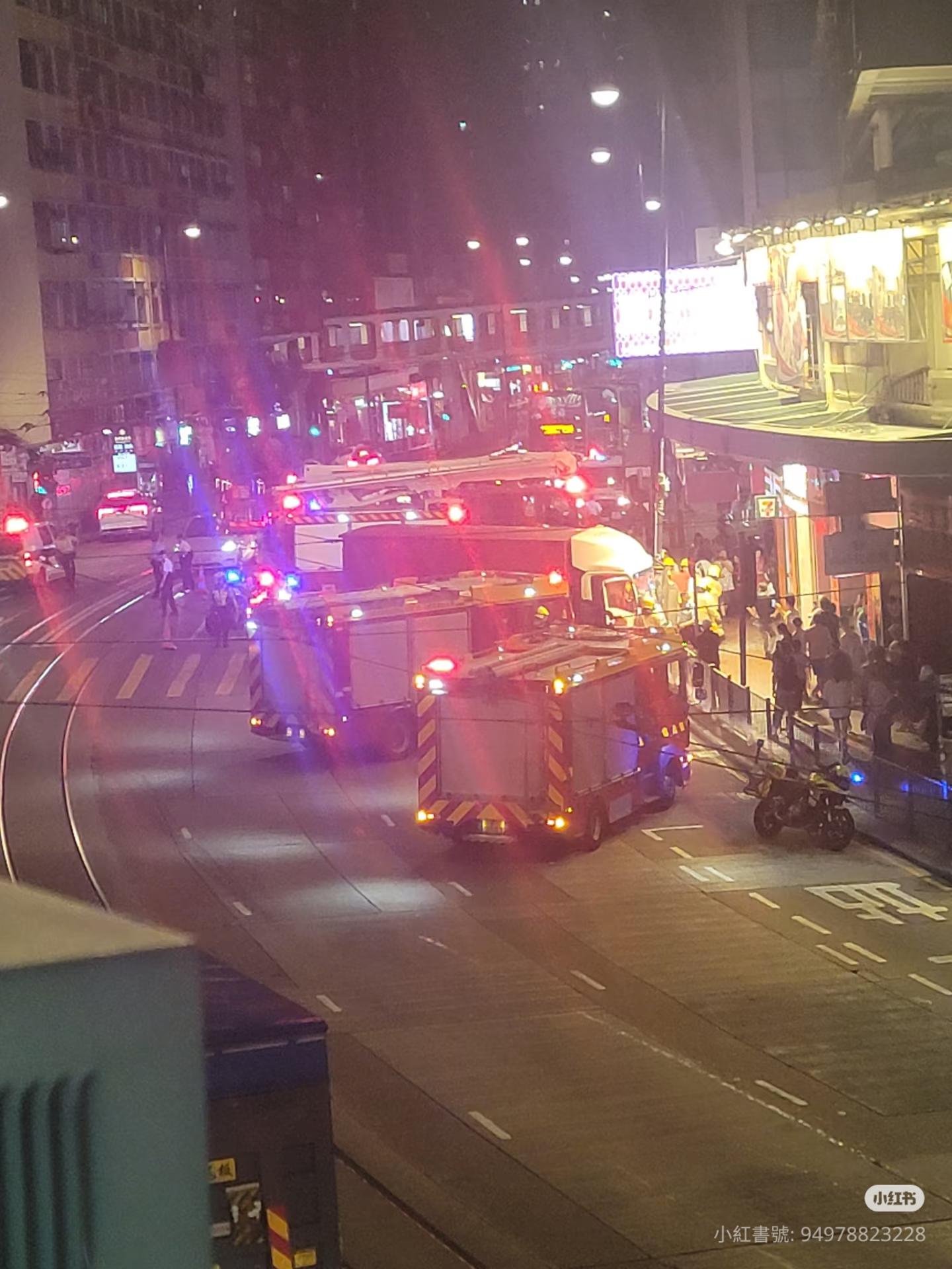 北角長命斜發生驚險車禍。(fb「車cam L(香港群組)」圖片)