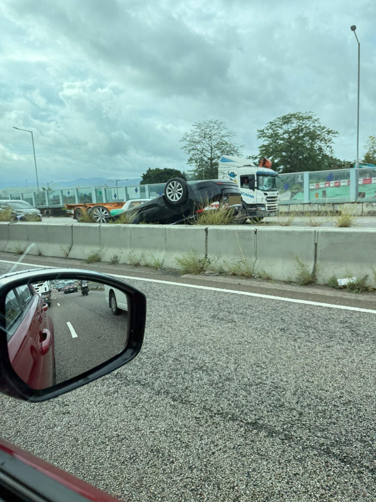 元朗公路私家車「自炒」反車。(fb「車cam L(香港群組)」圖片)