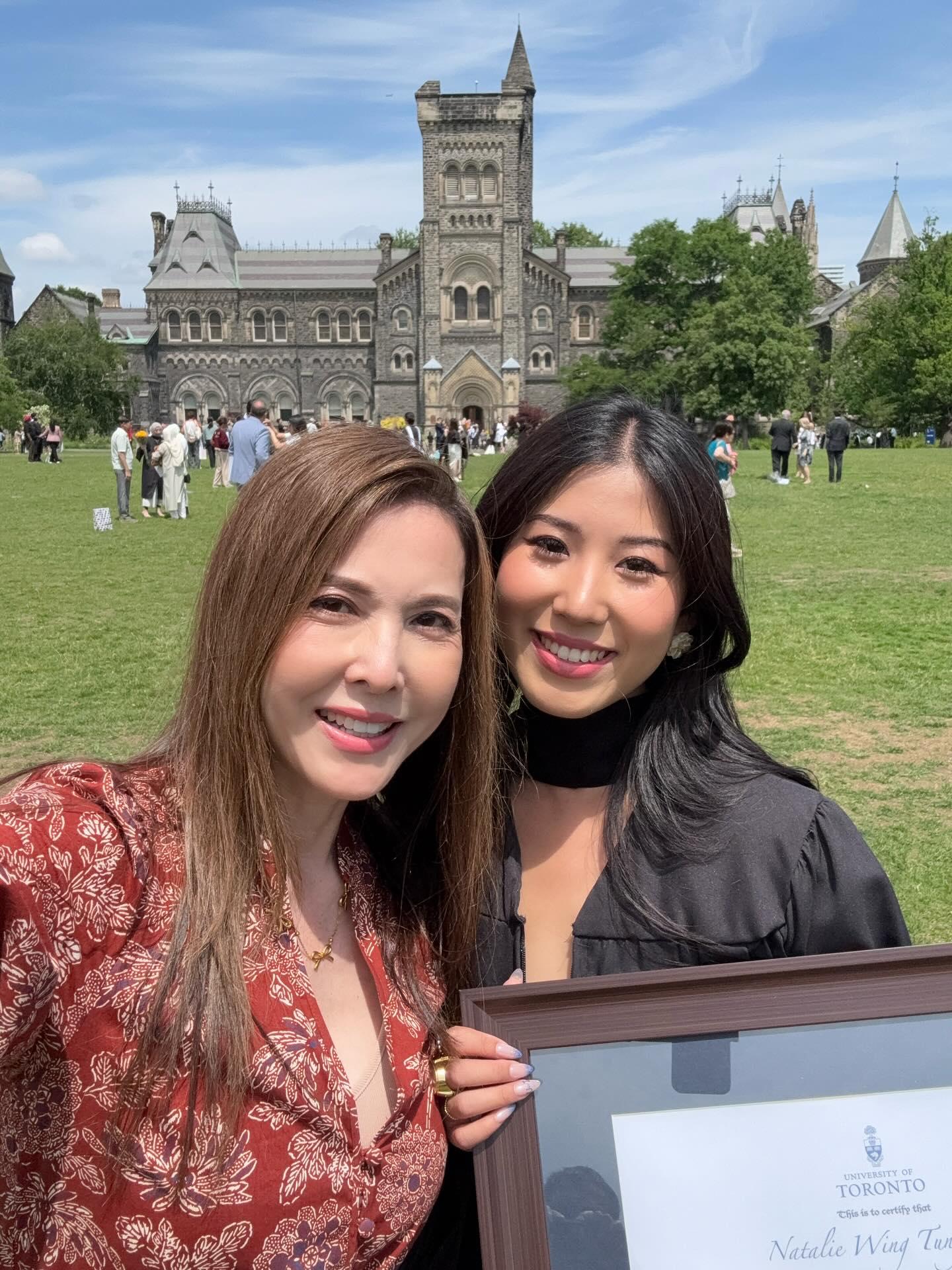 21歲的Natalie畢業,身為媽咪的李婉華十分驕傲。