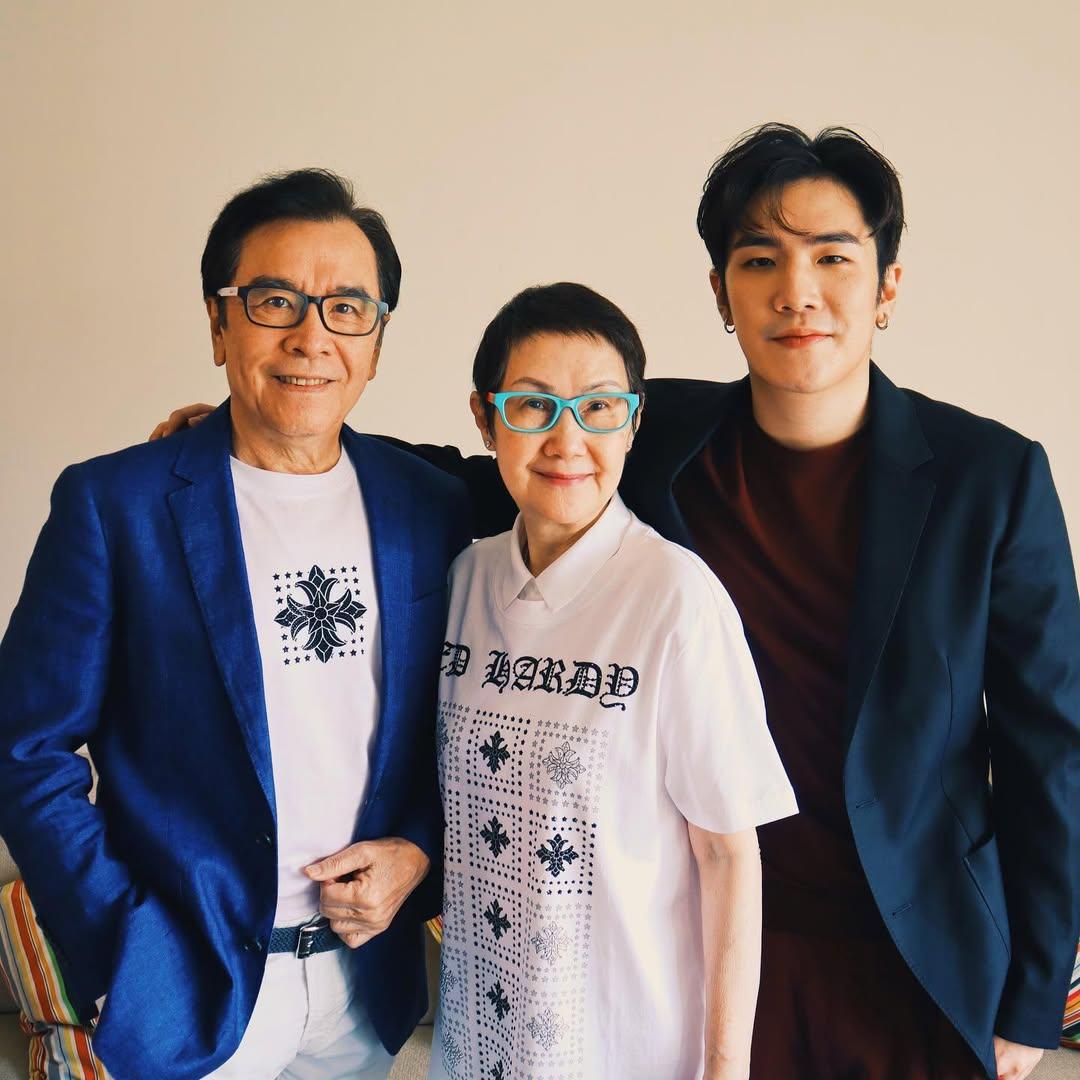 細John父親是資深演員姜大衛、母親是李琳琳。