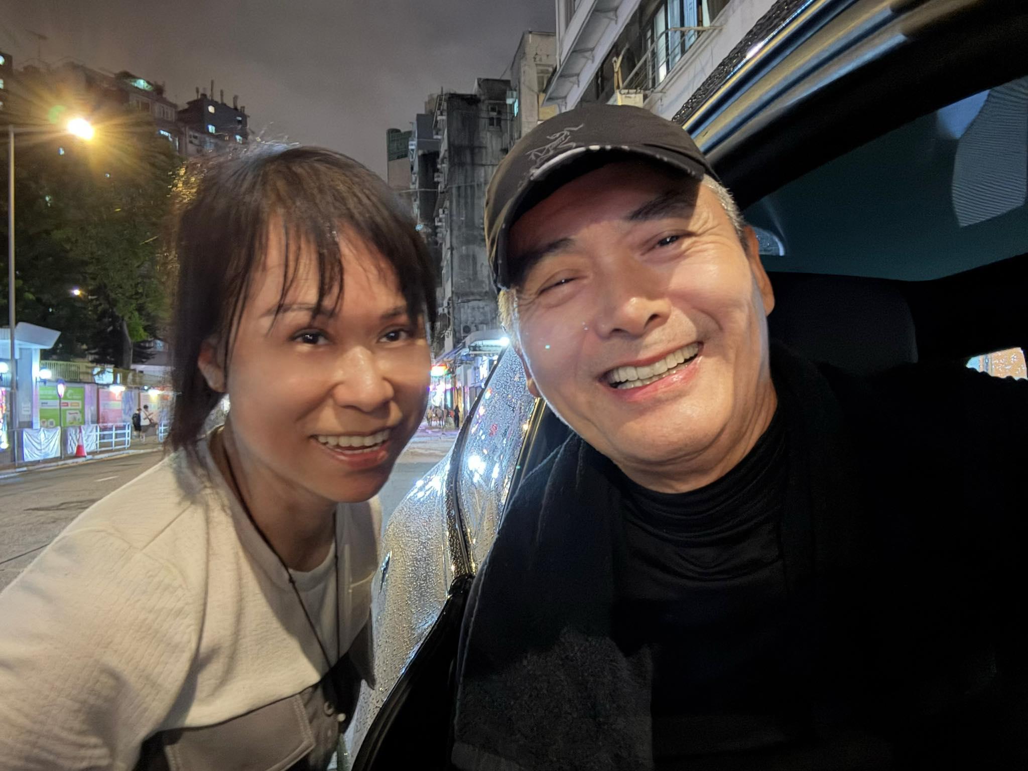 發哥第二次來外賣芝麻雪糕在車上歎。(相片來源:Heartwarming 暖心芝作Facebook)