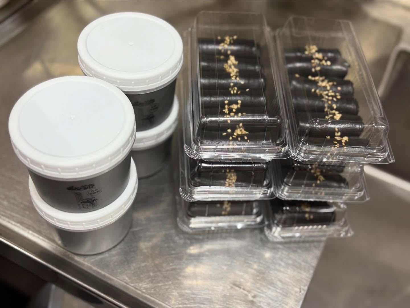 發哥外賣的幾碗石磨芝麻糊及芝麻菲林卷。(相片來源:Heartwarming 暖心芝作Facebook)