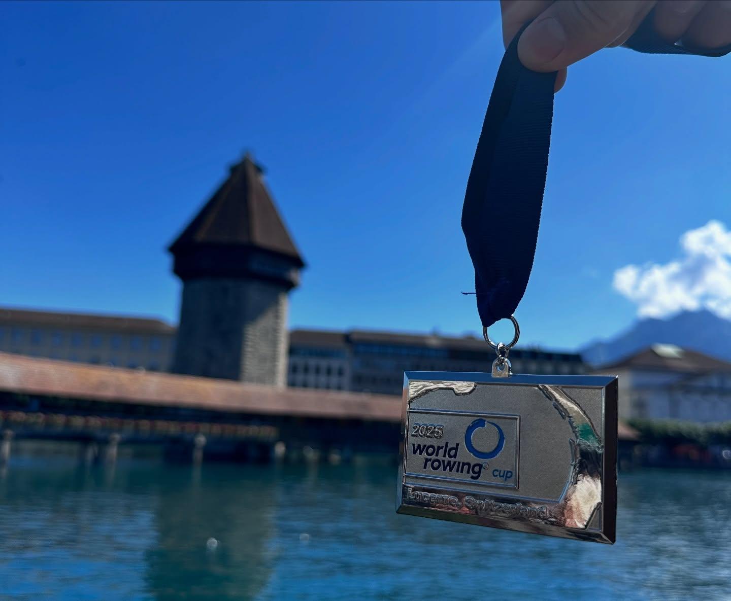 賽艇|趙顯臻後在社交平台分享喜悅寫道:「第三屆世界杯獎牌入袋!為進步感到驕傲,但渴望更多。向前看,我們尚未完成。」(趙顯臻FB)