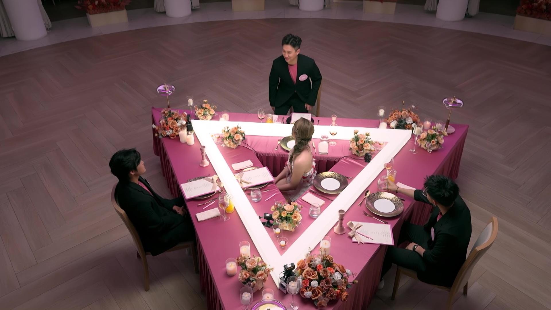 眼神代表住三位「求愛勇者」嘅心理狀況,歡迎自行分析。