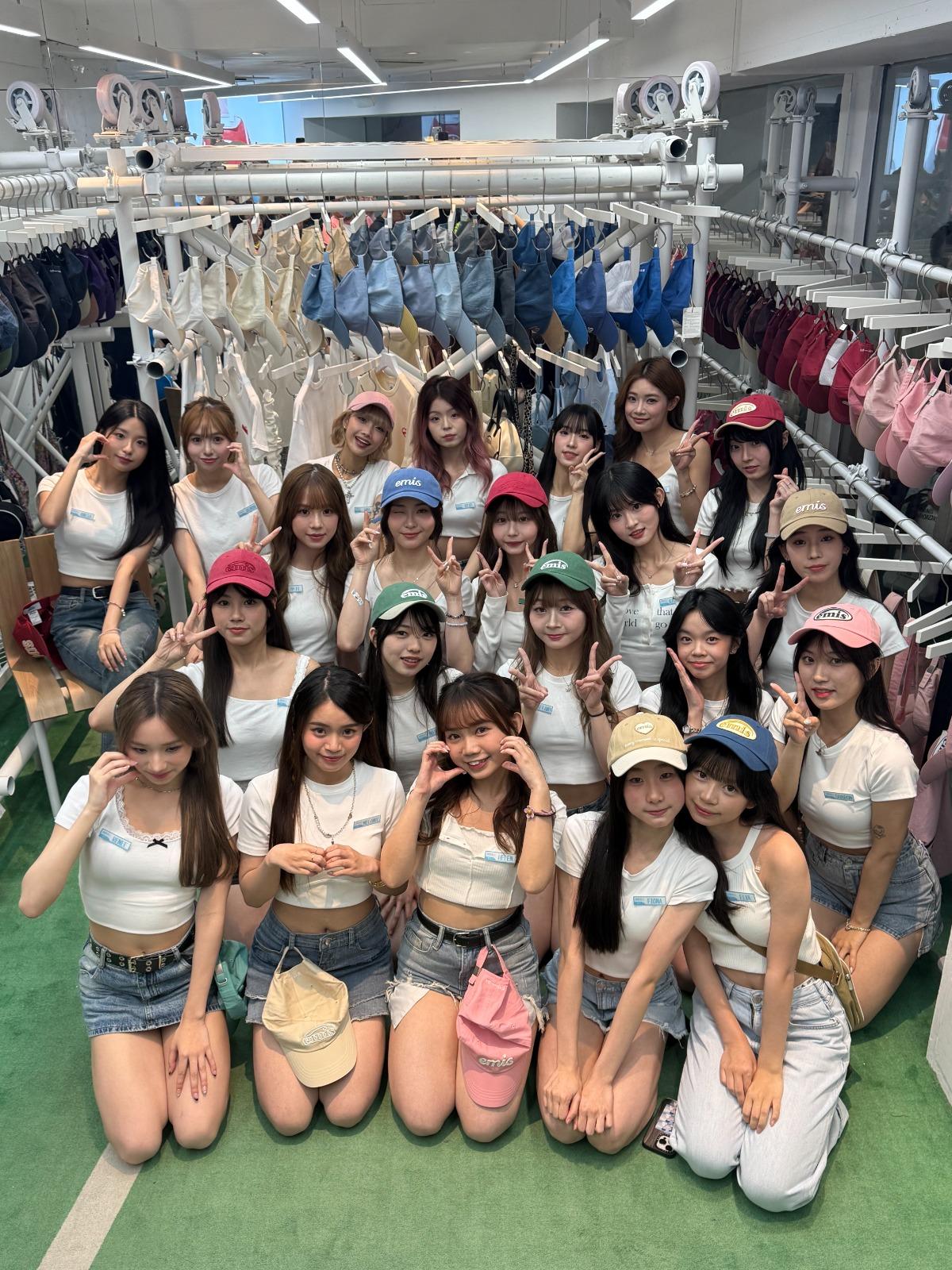 「Idol Girls偶像女生」成員來自各大專院校,她們既專注學業,又努力實現夢想。