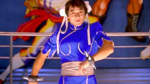 成龍曾在《城市獵人》中化身春麗造型登場。