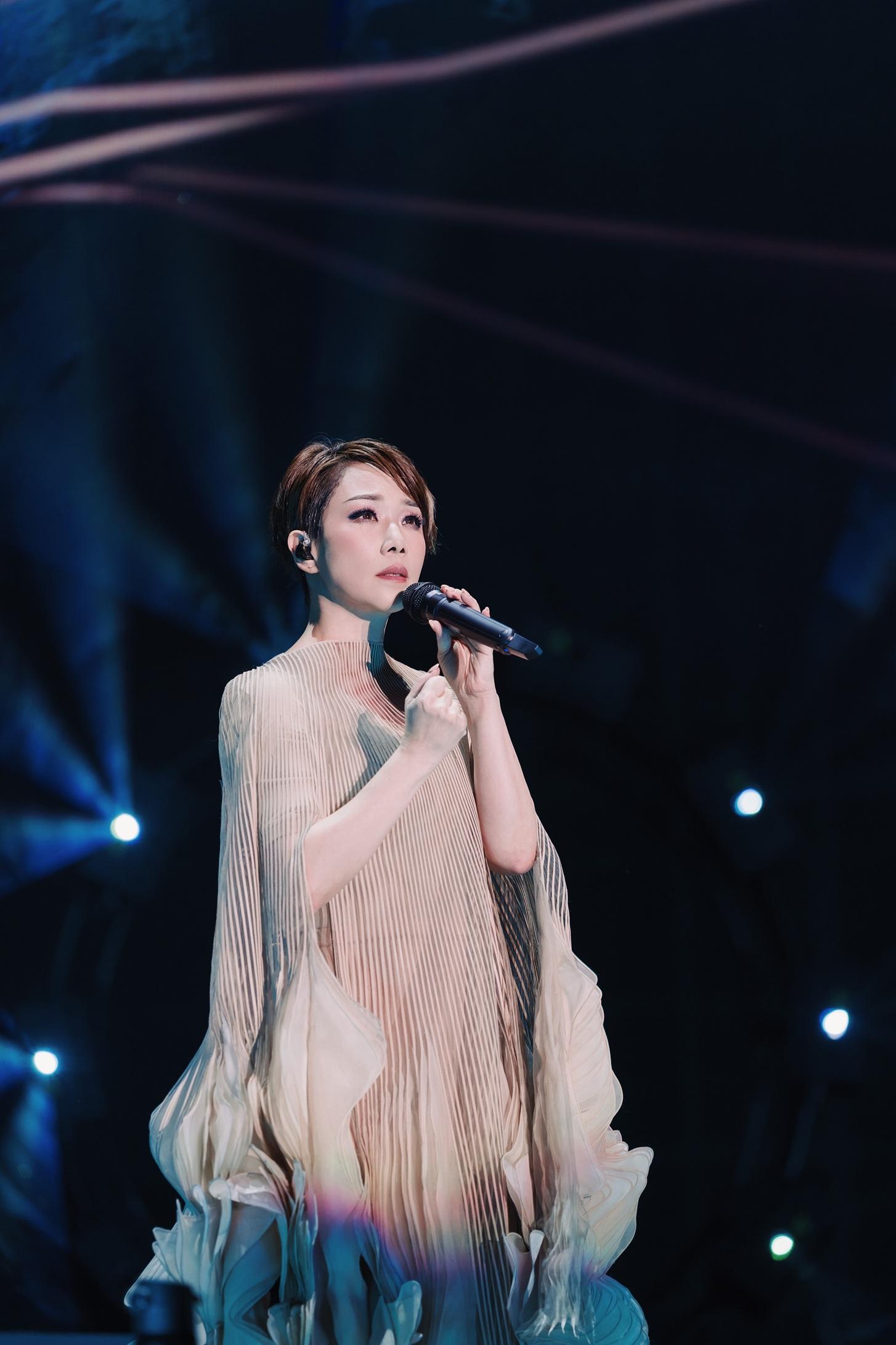 林憶蓮於《迴響Resonance 2025》演唱多首陪伴樂迷成長的廣東歌。
