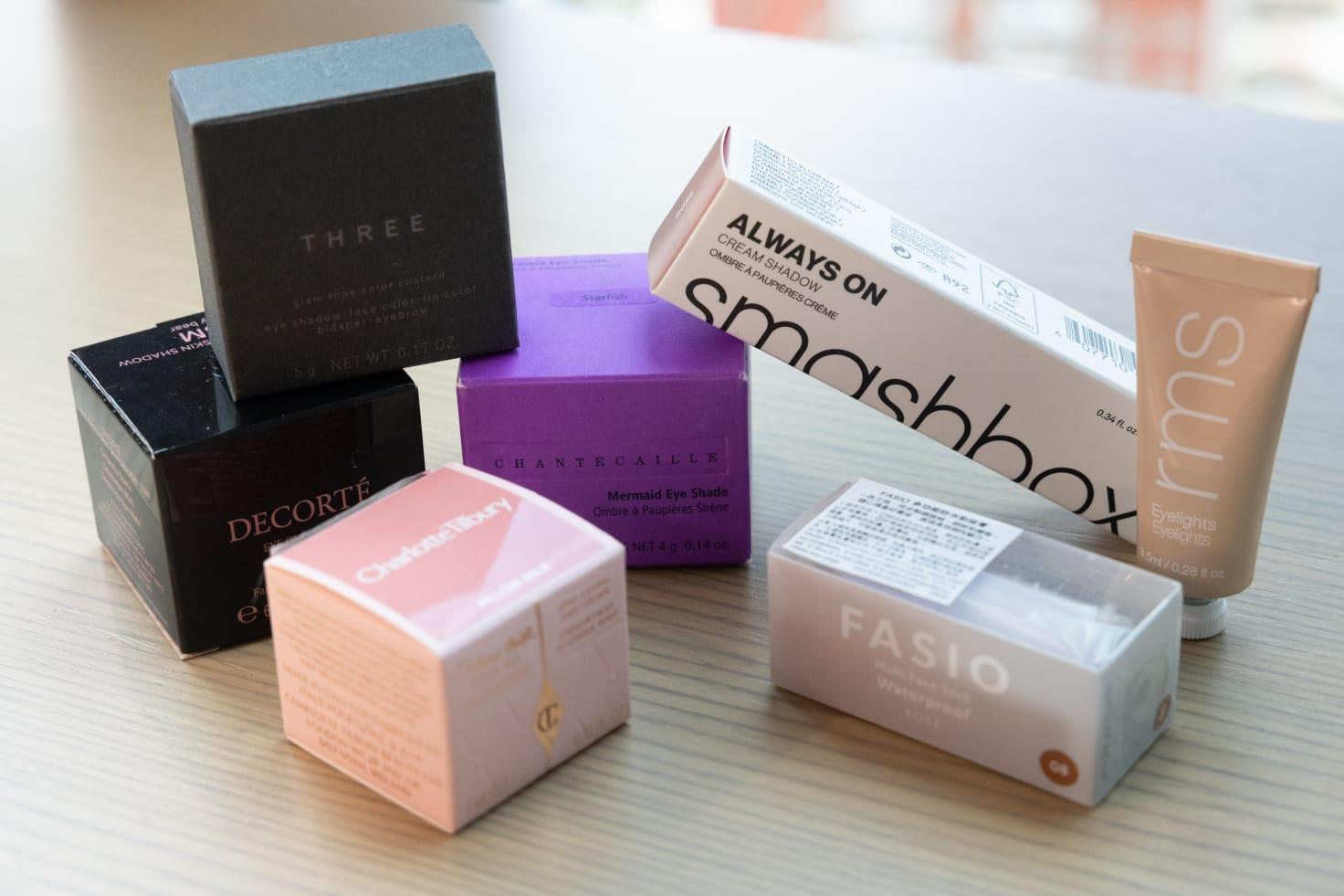 消委會測試眼影霜/膏產品。(蘇文傑 攝)