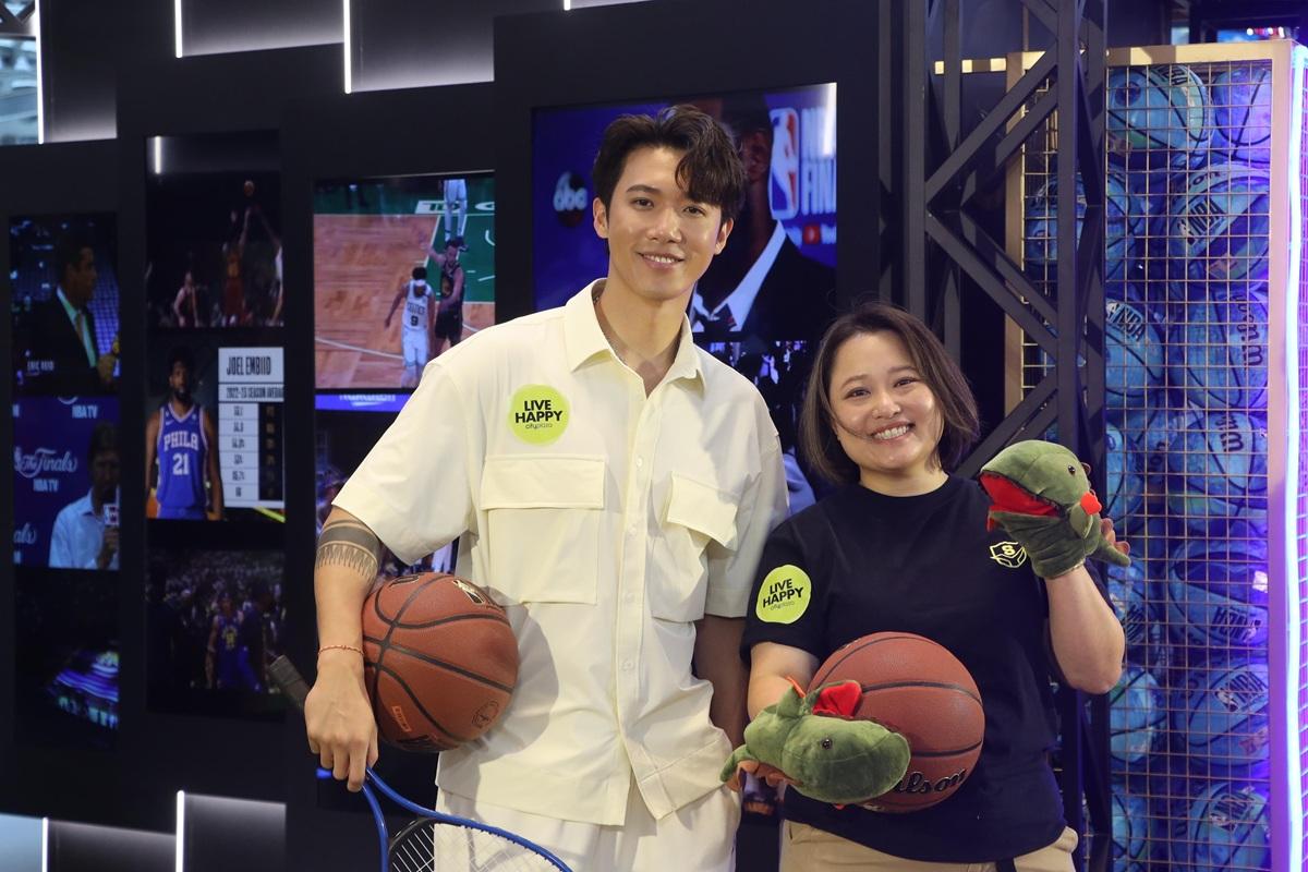 Fans今日大叫超滿足,見偶像又玩game仲有嘢食。