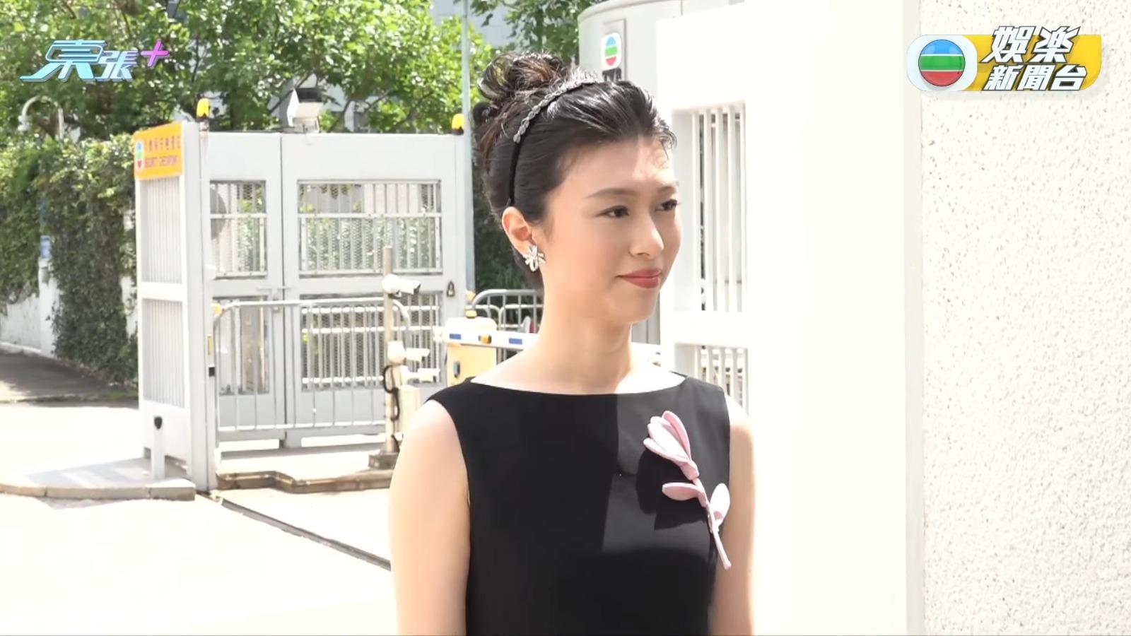 現年26歲的青島代表。(TVB 娛樂新聞台直播截圖)