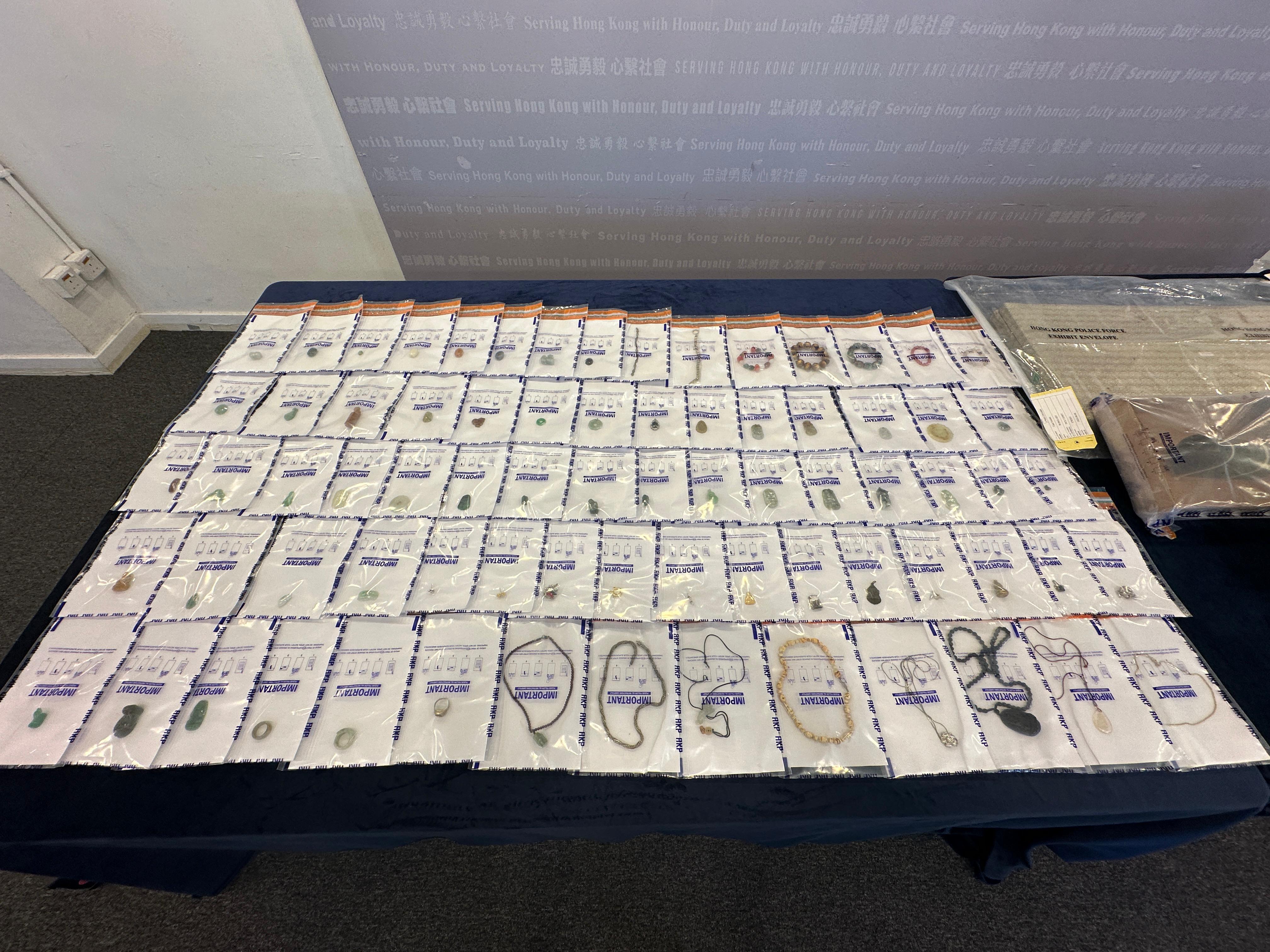 柴灣古董店兩度被爆竊損失200萬元,警方拘捕2人