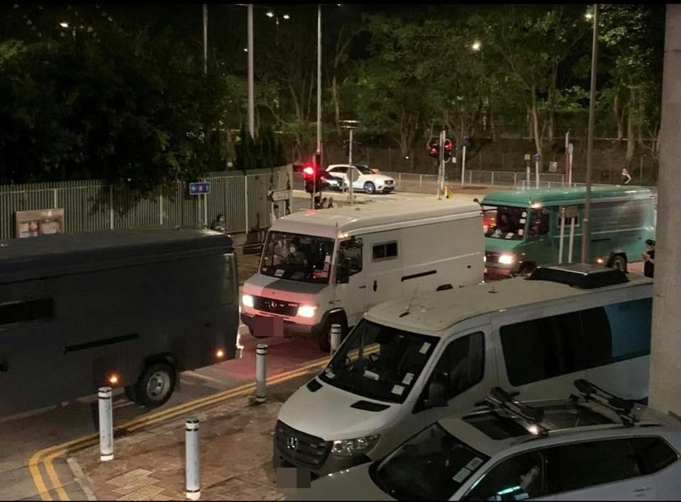 飛虎隊曾到沙田第一城調查撲空。(fb「沙田第一城生活圈 」圖片)