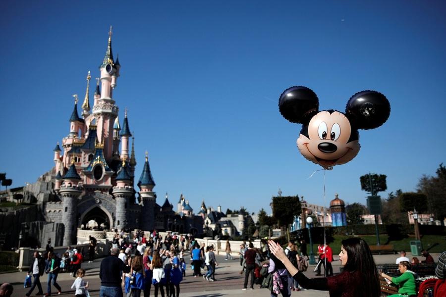 英男迪士尼搞婚禮 烏克蘭新娘僅9歲震驚百名賓客