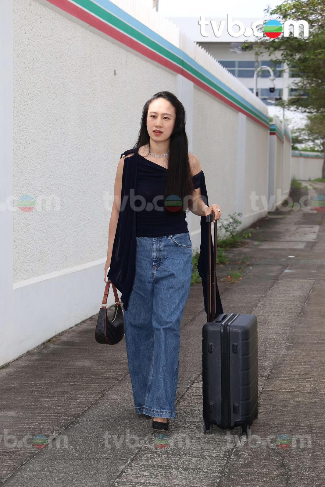 《2025香港小姐競選》今日於電視城展開首輪面試。