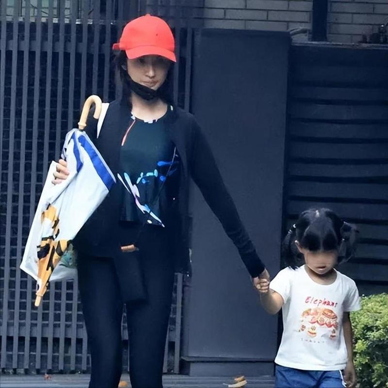 林依晨照顧囡囡小小林好貼心。