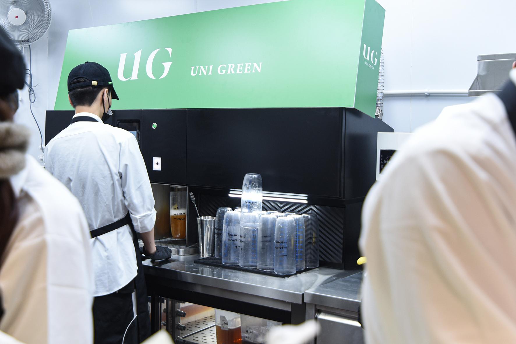 店內採用AI智能系統,只需7秒即泡招牌「三窨十五茉」。