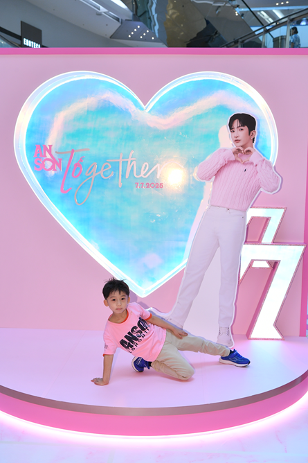 「小神徒」即場跳舞大騷《Hey Hey OK》。