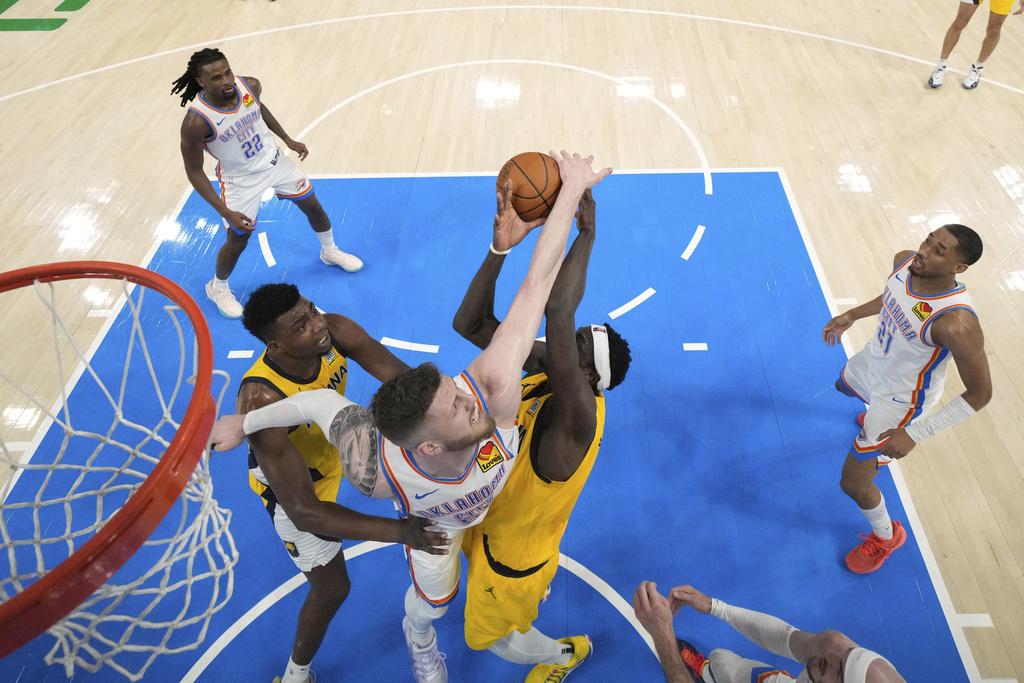 NBA總決賽第一場,溜馬111:110擊敗雷霆。(美聯社)