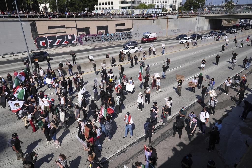 美國洛杉磯爆發警民衝突。(美聯社)