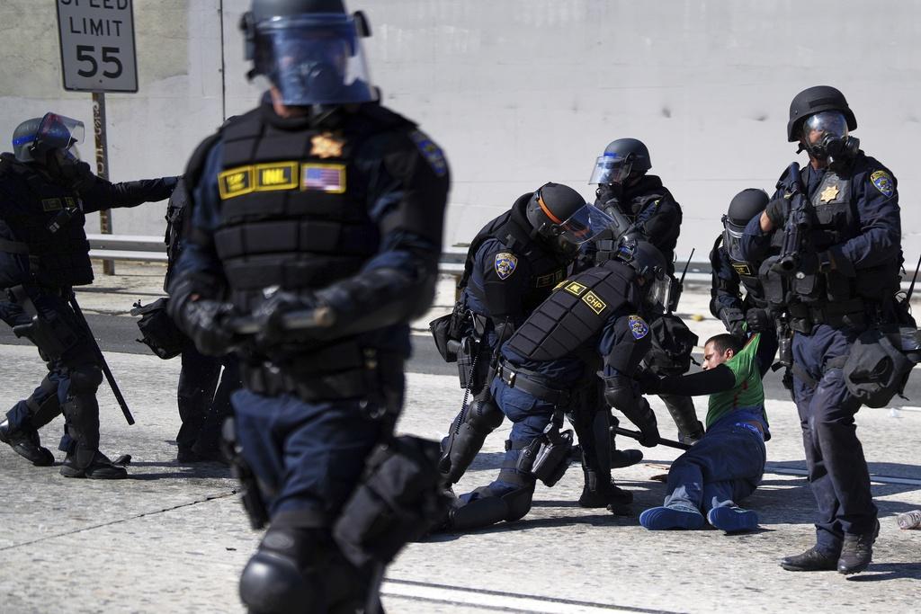 美國洛杉磯爆發警民衝突。(美聯社)