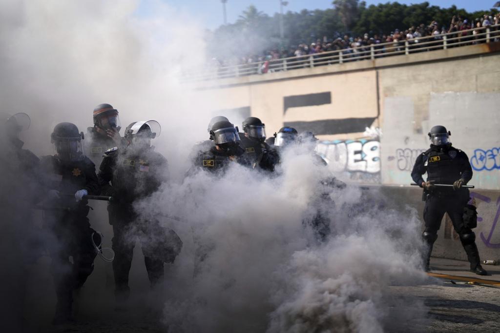 美國洛杉磯爆發警民衝突。(美聯社)