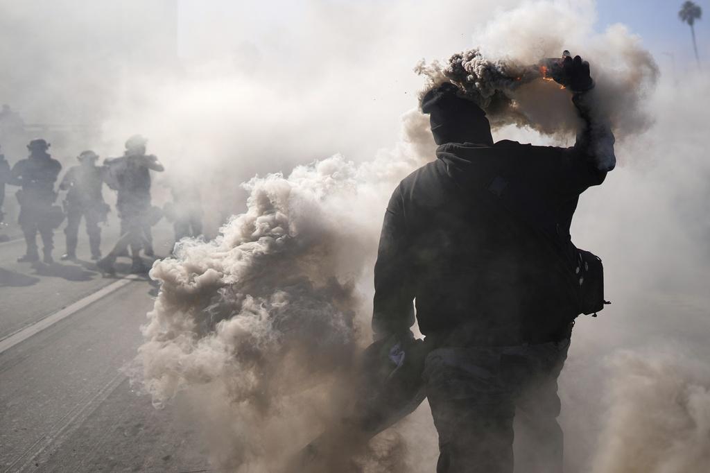 美國洛杉磯爆發警民衝突。(美聯社)