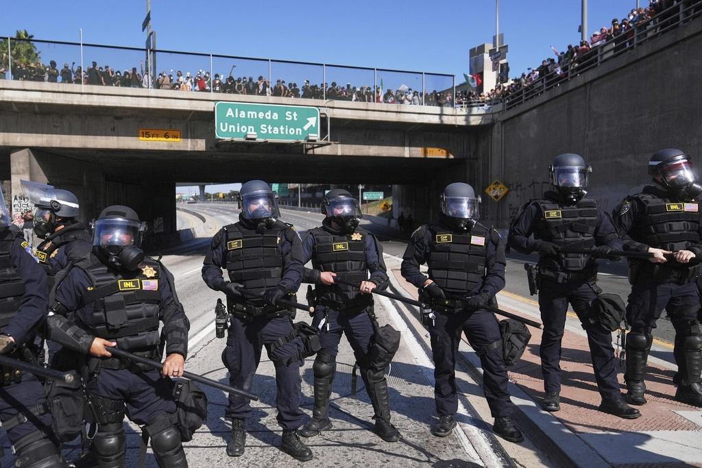 美國洛杉磯爆發警民衝突。(美聯社)