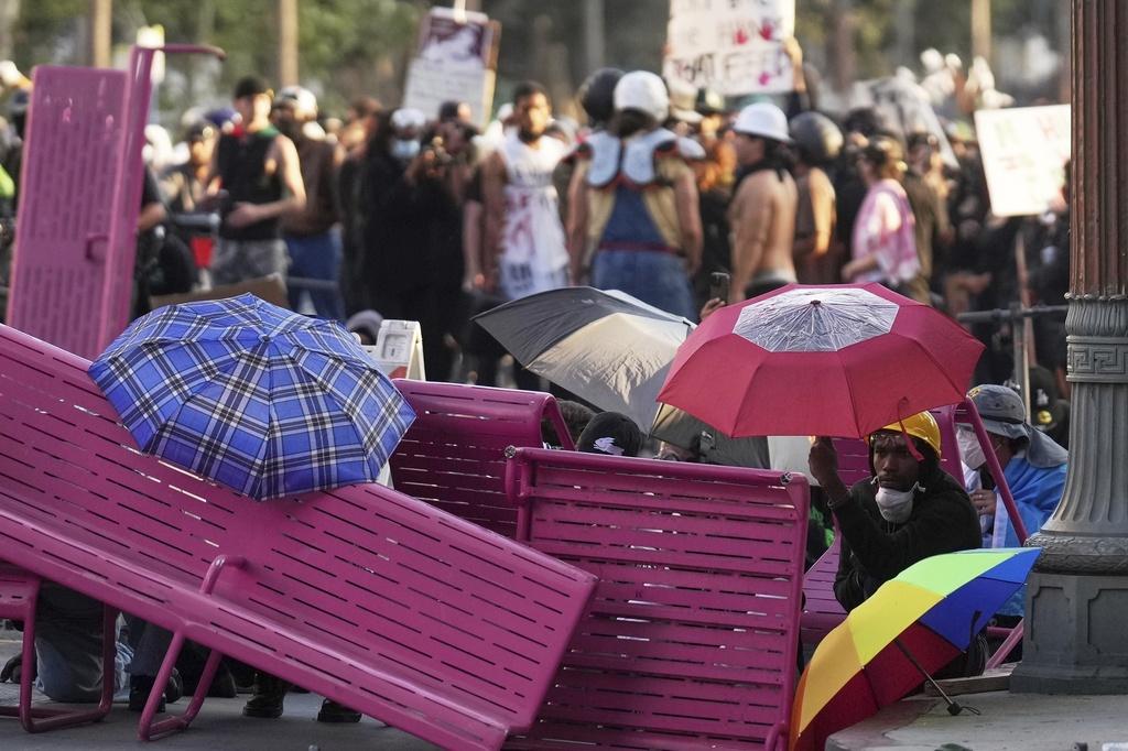 美國洛杉磯爆發警民衝突。(美聯社)