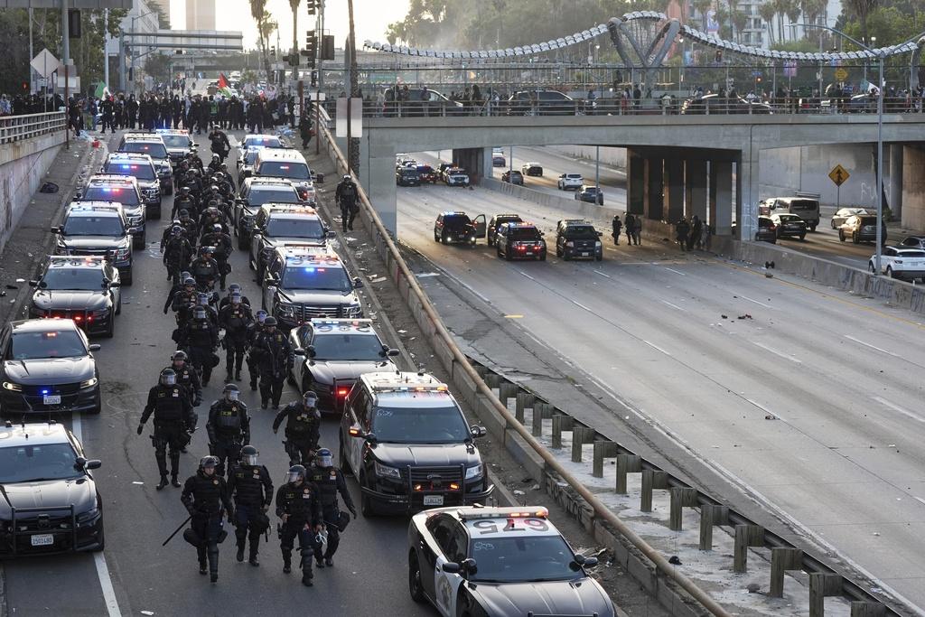 美國洛杉磯爆發警民衝突。(美聯社)