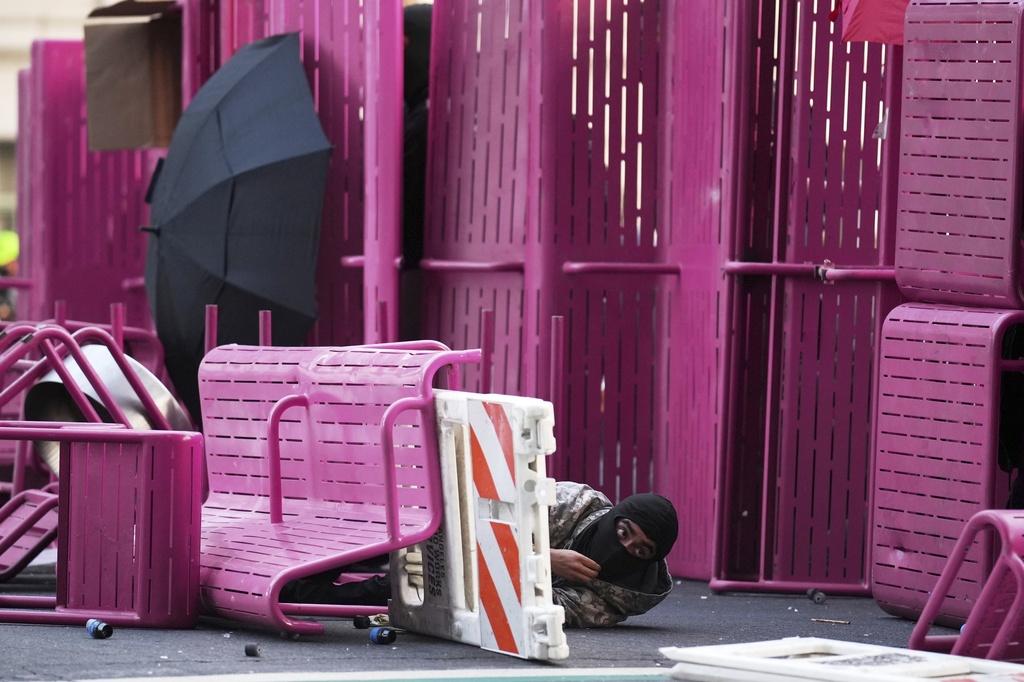 美國洛杉磯爆發警民衝突。(美聯社)