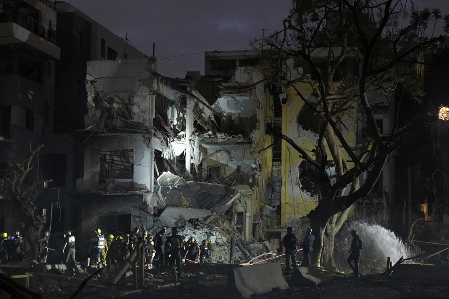 以色列襲伊朗|伊朗導彈成功突破以色列防禦系統,擊中以國多處。(路透社)