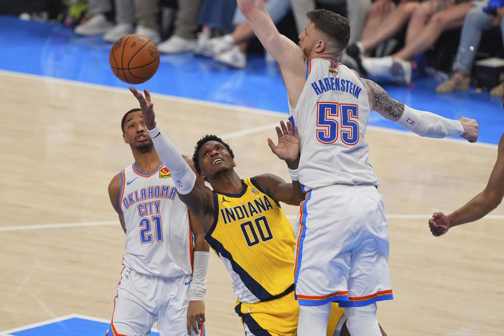 雷霆在第5場以120:109擊敗溜馬,場數反超前3:2。(美聯社)