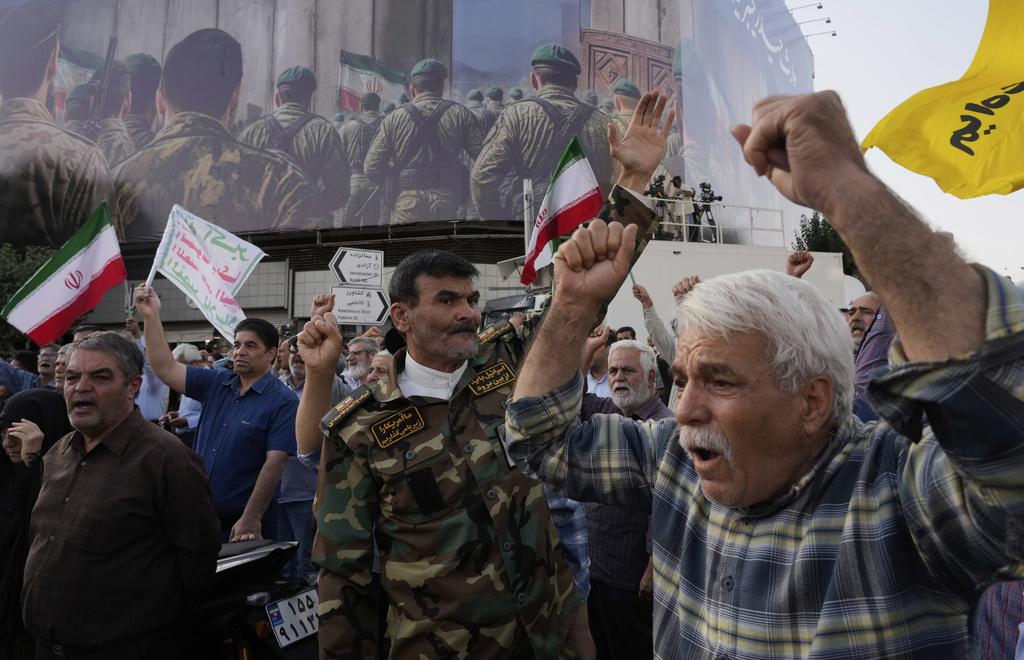伊朗首都德黑蘭周日爆發大型反美示威,抗議美國空襲伊朗核設施。(美聯社)